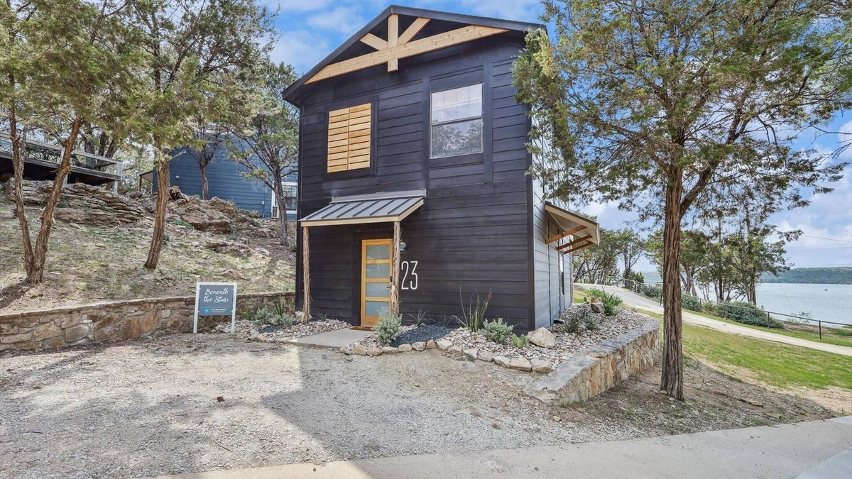 Graford Cabin | Cabin #23 Beneath The Stars: 10 mins to Rocker B! And on Possum Kingdom Lake