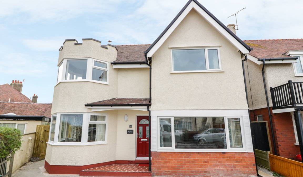 Rhos on Sea Cottage | Cabin ∙ 3 bedrooms ∙ 6 guests