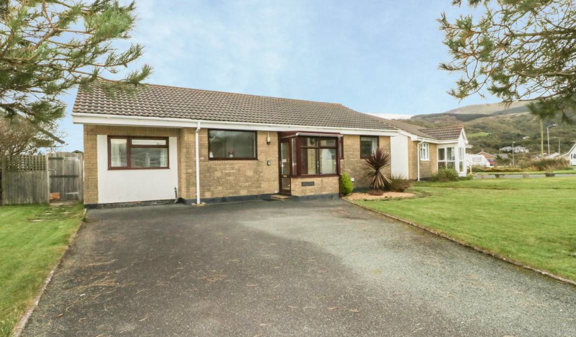 Fairbourne Cottage | Cabin ∙ 3 bedrooms ∙ 6 guests