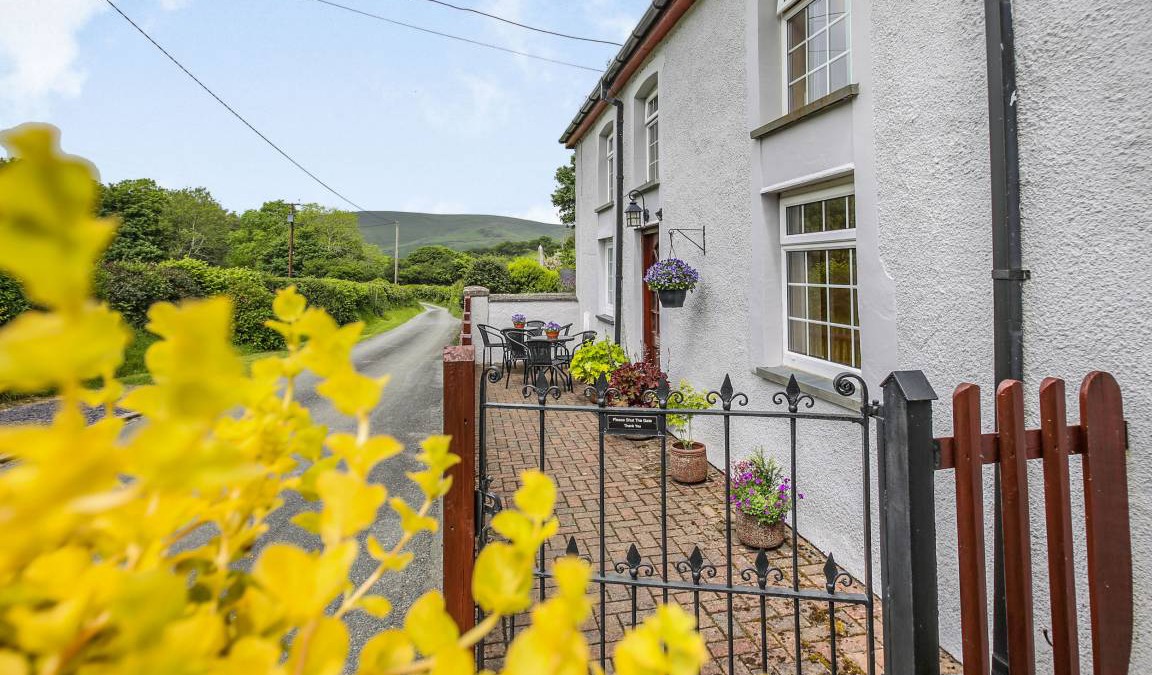 Tywyn Cottage | Cabin ∙ 3 bedrooms ∙ 7 guests