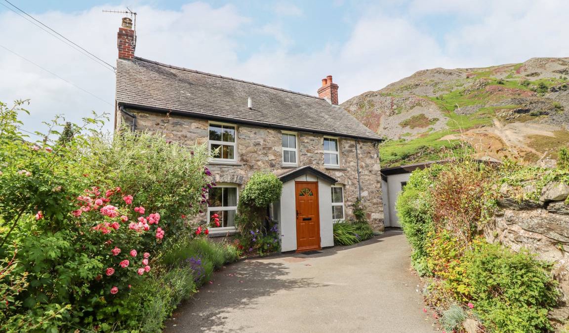 Llangynog Cottage | Cabin ∙ 3 bedrooms ∙ 6 guests