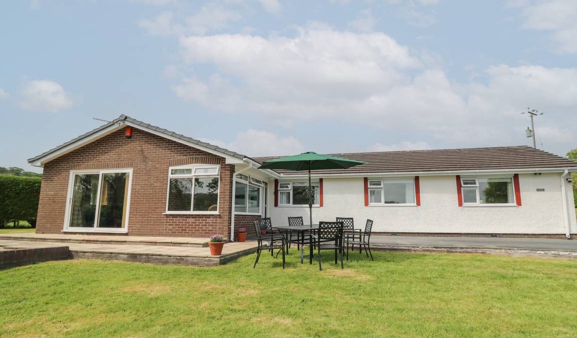 Rhydyfelin Cottage | Cabin ∙ 3 bedrooms ∙ 6 guests