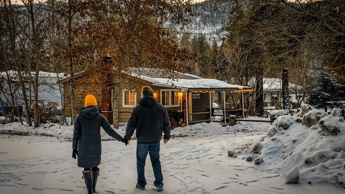 Christina Lake Hotel | Cabin 3 Caribou -Family Hideaway 2 BR, sleeps 4 - Close to Beaches, Fishing