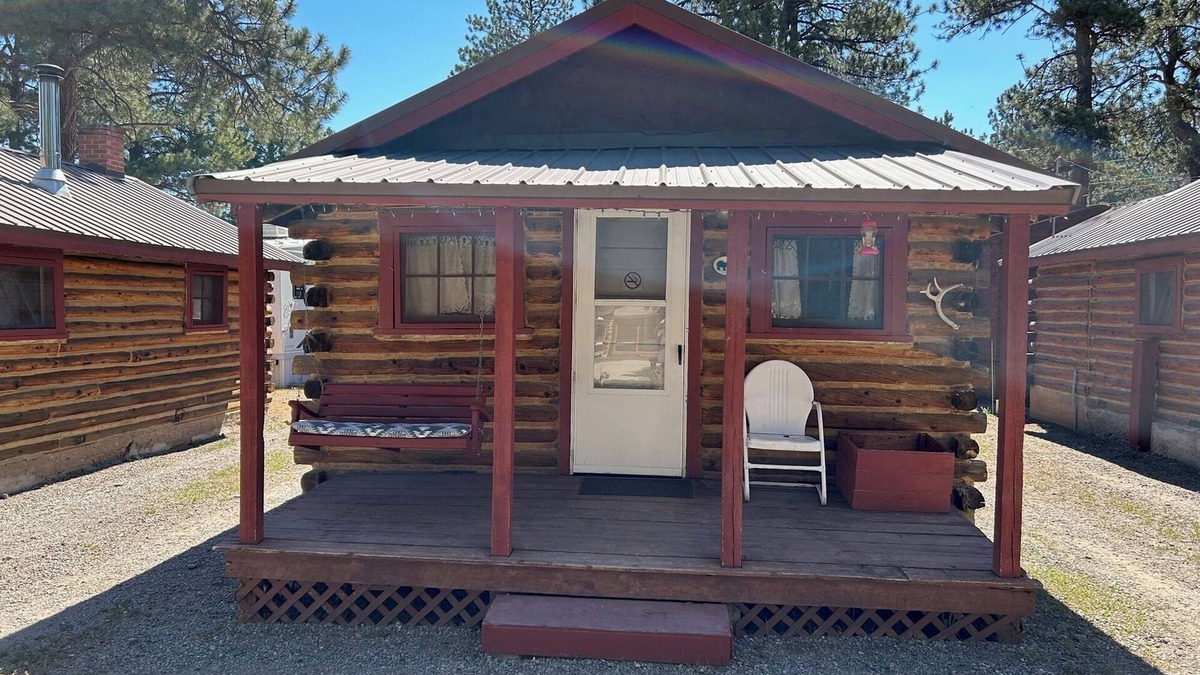 Ponderosa Pines Cabin | Cabin 3 - Grandview Cabins