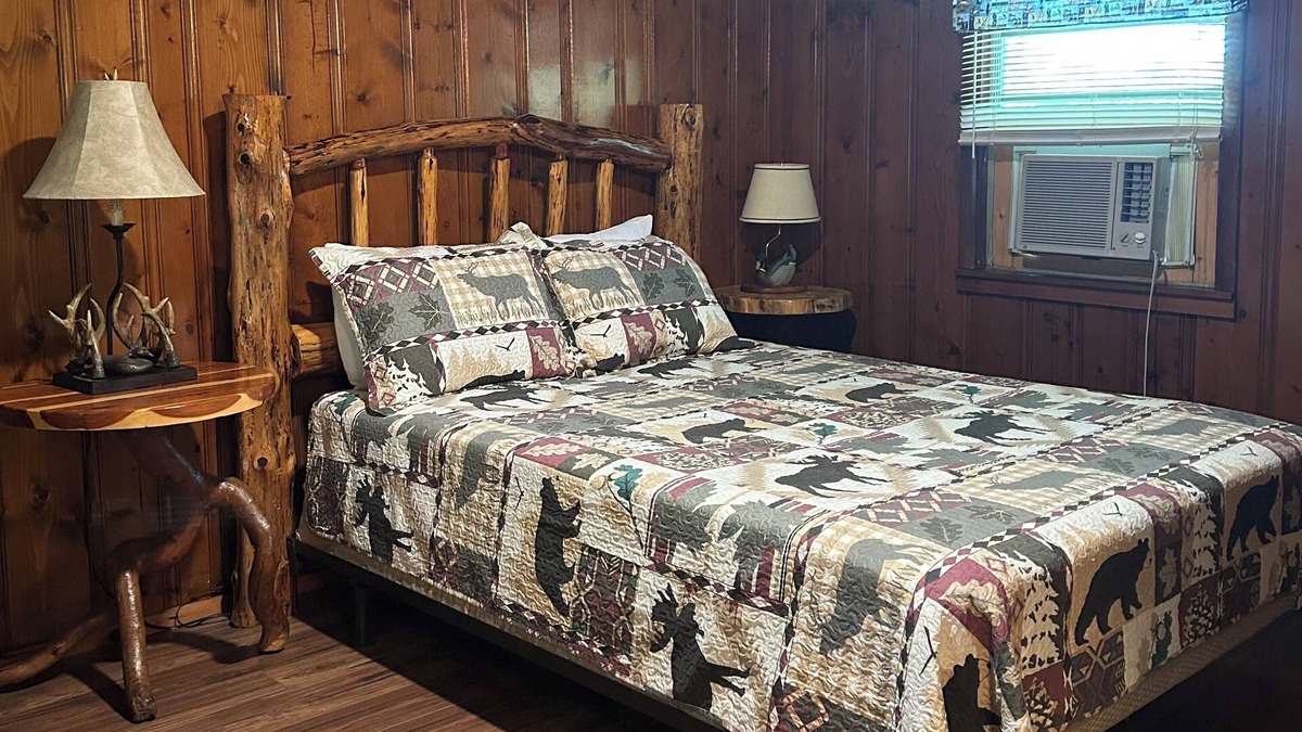 Steelville Cabin | Cabin 3 on Meramec River