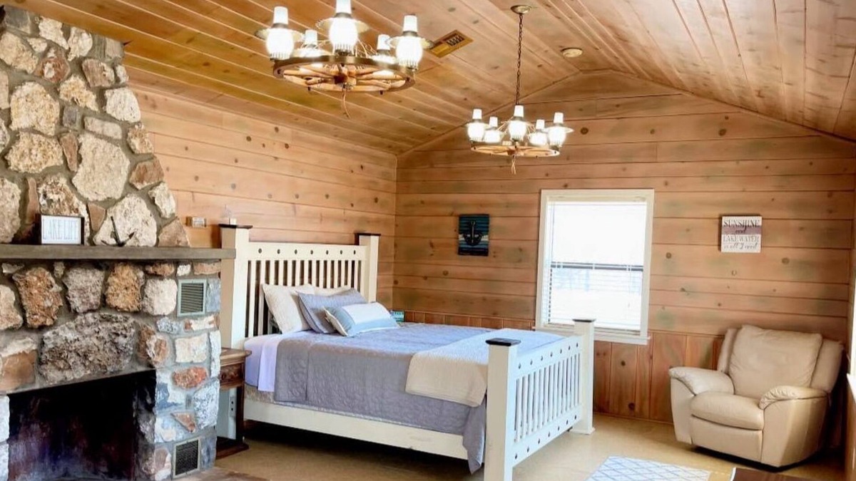 Dennis Cabin | Cabin 3 on Stony Point