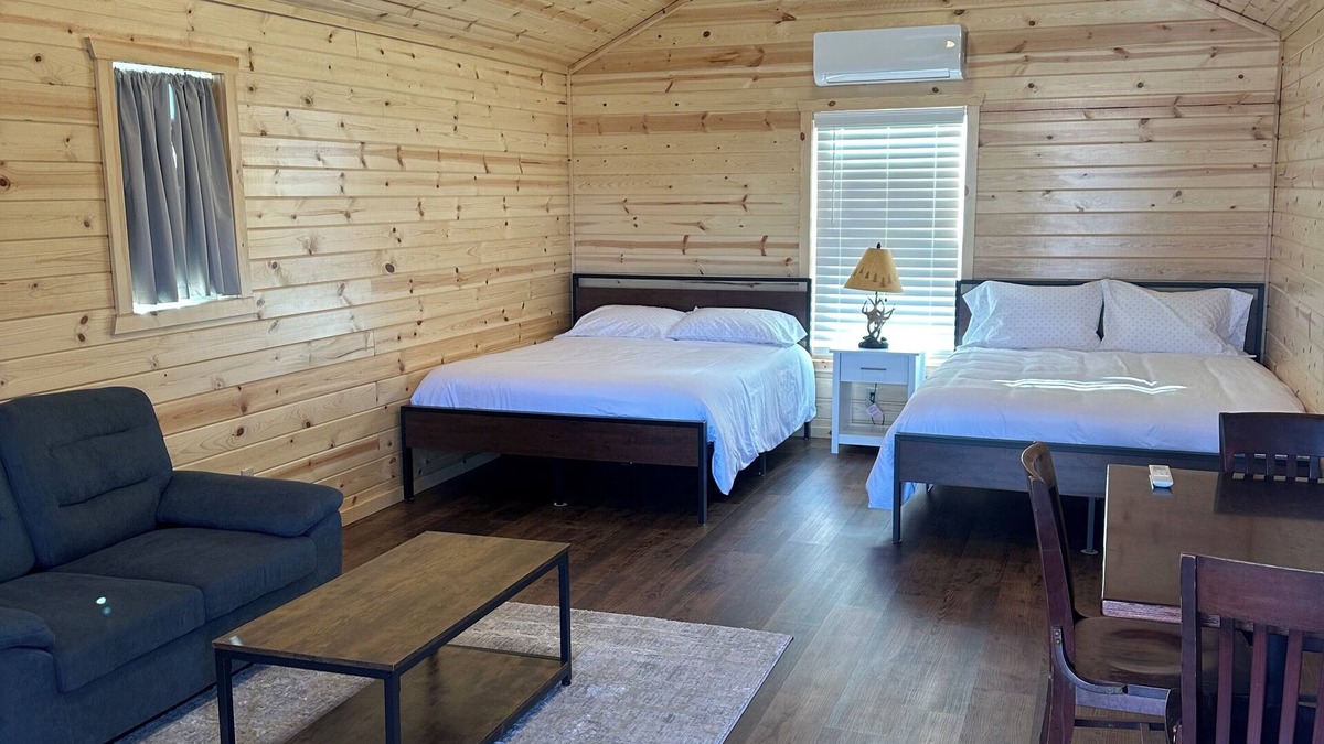 Reed Point Cabin | Cabin 3 with AC and WiFi in charming Reed Point