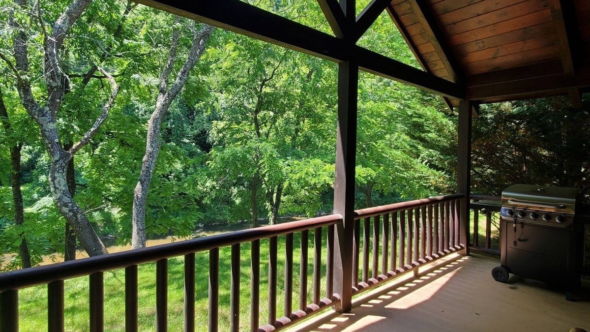 Galax Apartment | Cabin 301 - Rest Stop