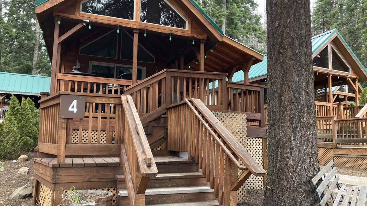 Ashland House | Cabin #4 at Hyatt Lake Resort