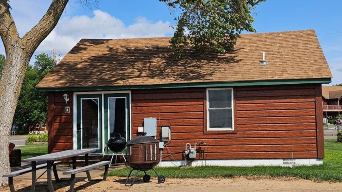 Isle Cabin | Cabin 4 at the Lake - 2 bedrooms