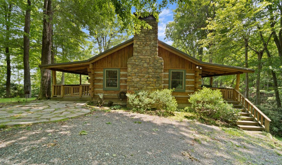 Boone Cabin | Cabin ∙ 4 bedrooms ∙ 10 guests