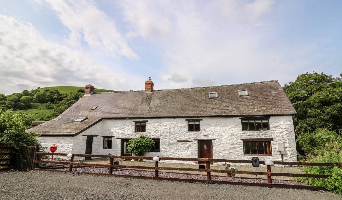 Llandrindod Wells Cottage | Cabin ∙ 4 bedrooms ∙ 10 guests