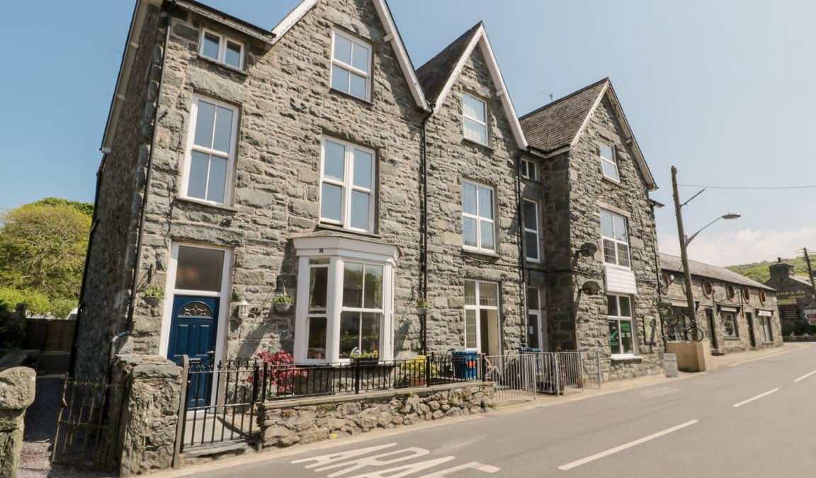 Llanbedr Cottage | Cabin ∙ 4 bedrooms ∙ 8 guests