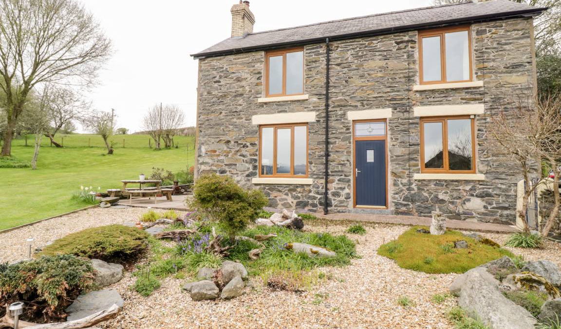 Corwen Cottage | Cabin ∙ 4 bedrooms ∙ 8 guests