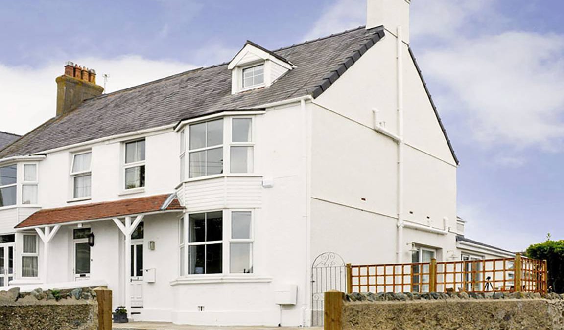 Rhosneigr Cottage | Cabin ∙ 4 bedrooms ∙ 8 guests