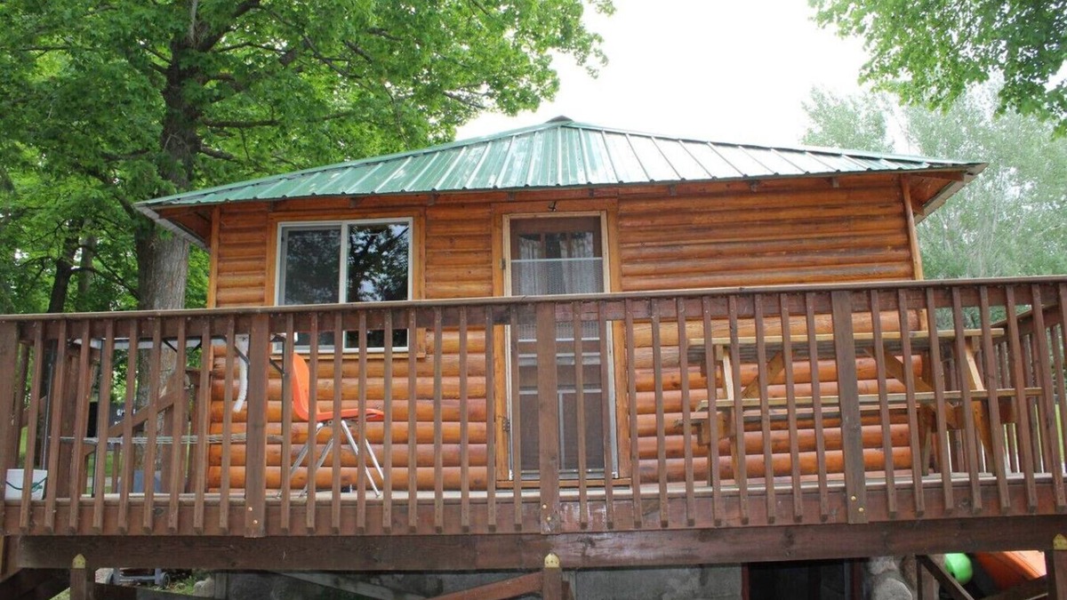 Deer River Cabin | Cabin 4 - Classic 1933 cabin on the lake shore, 10 steps from the dock