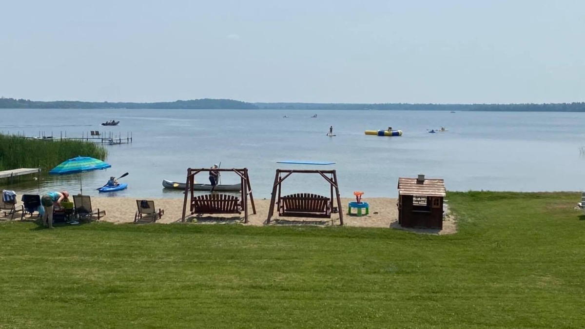 Hines Resort | Cabin 4 Lakeview Family/Pet Friendly Resort Amenities Beach, Dock, Fishing Boats
