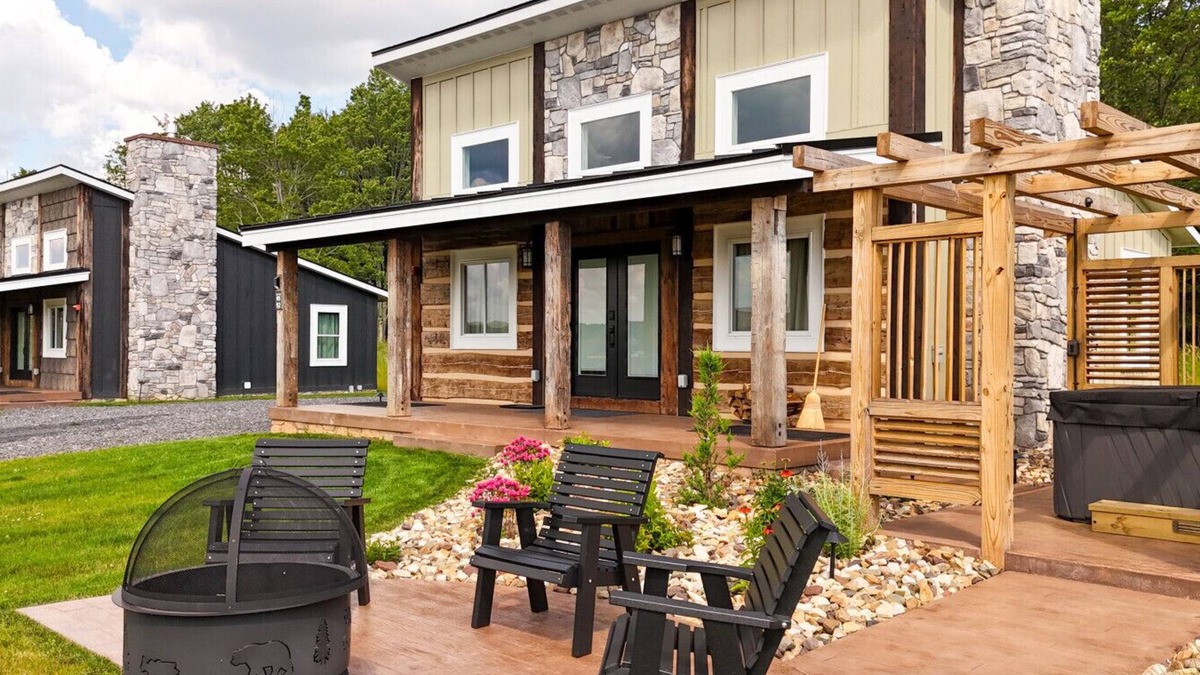 Timberline Cabin | Cabin 4 Two Bed Modern Luxury w Hot Tub