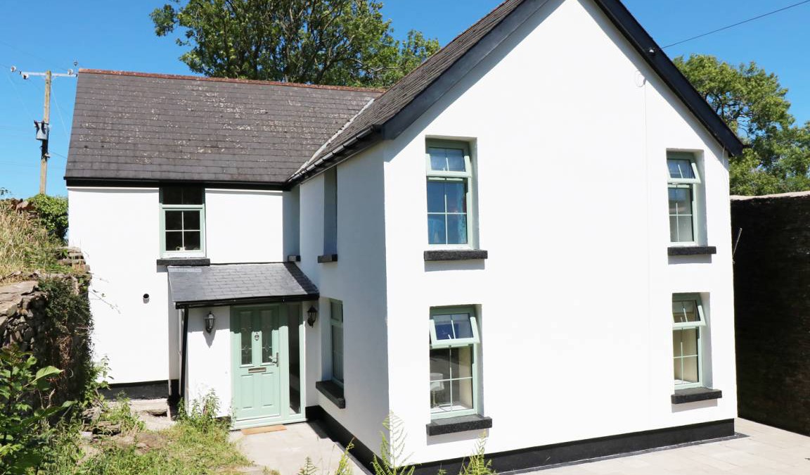 Pontypridd Cottage | Cabin ∙ 5 bedrooms ∙ 10 guests