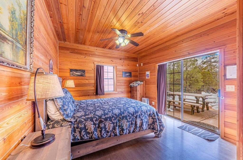 Christopher Creek Ski Chalet | Cabin #5 Black Bear - Pet Friendly - Sleeps 6 - Playground & Game Room