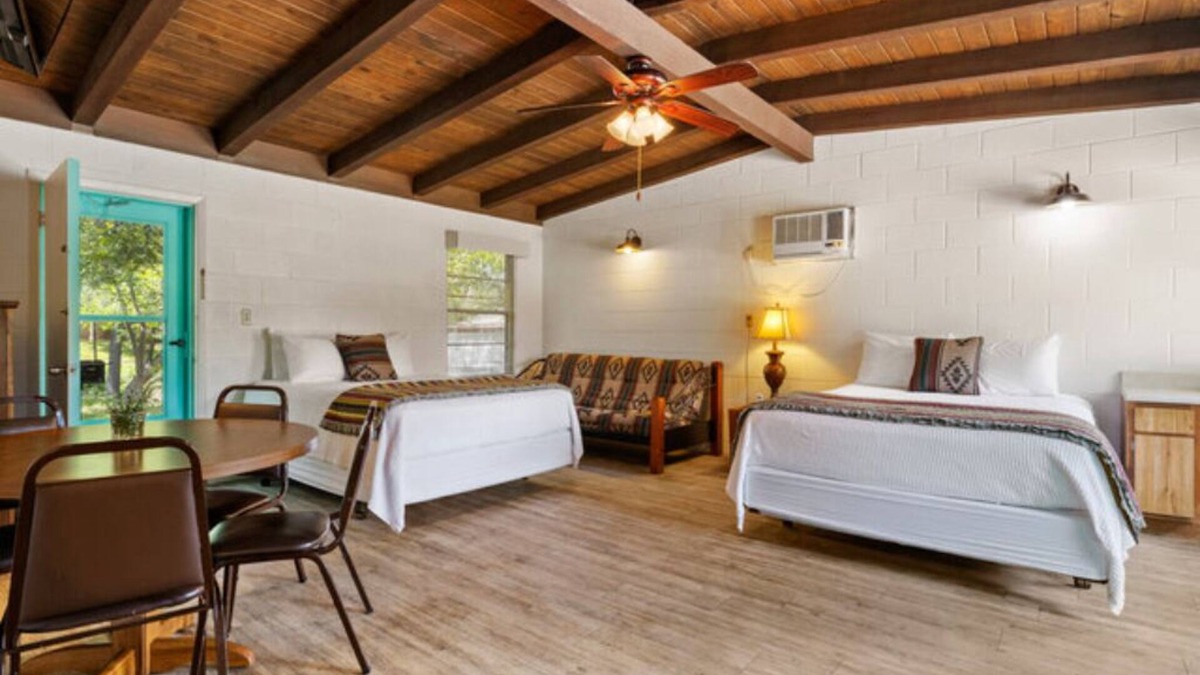 Burnet Cabin | Cabin 5 - Cabin near the lake
