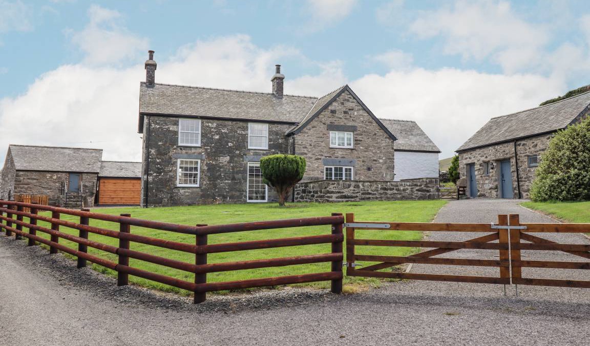 Rhydlydan Cottage | Cabin ∙ 6 bedrooms ∙ 14 guests