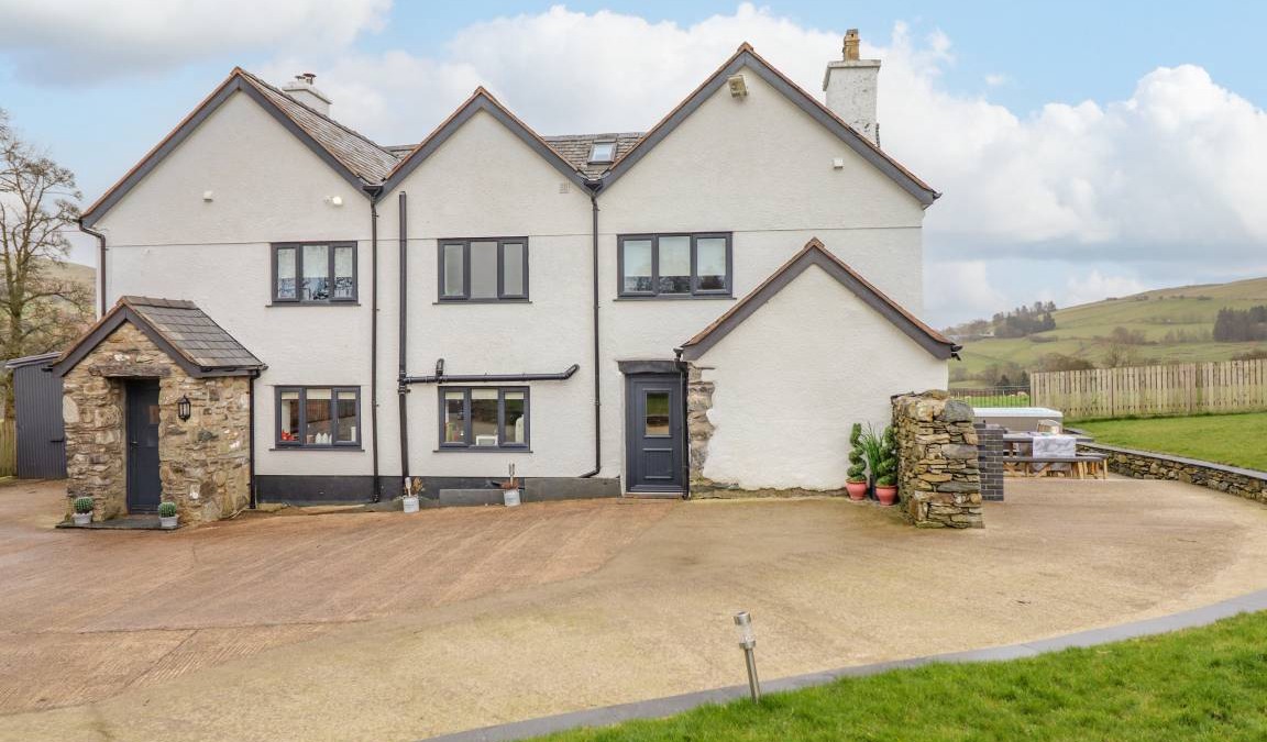 Cwmtirmynach Cottage | Cabin ∙ 6 bedrooms ∙ 12 guests