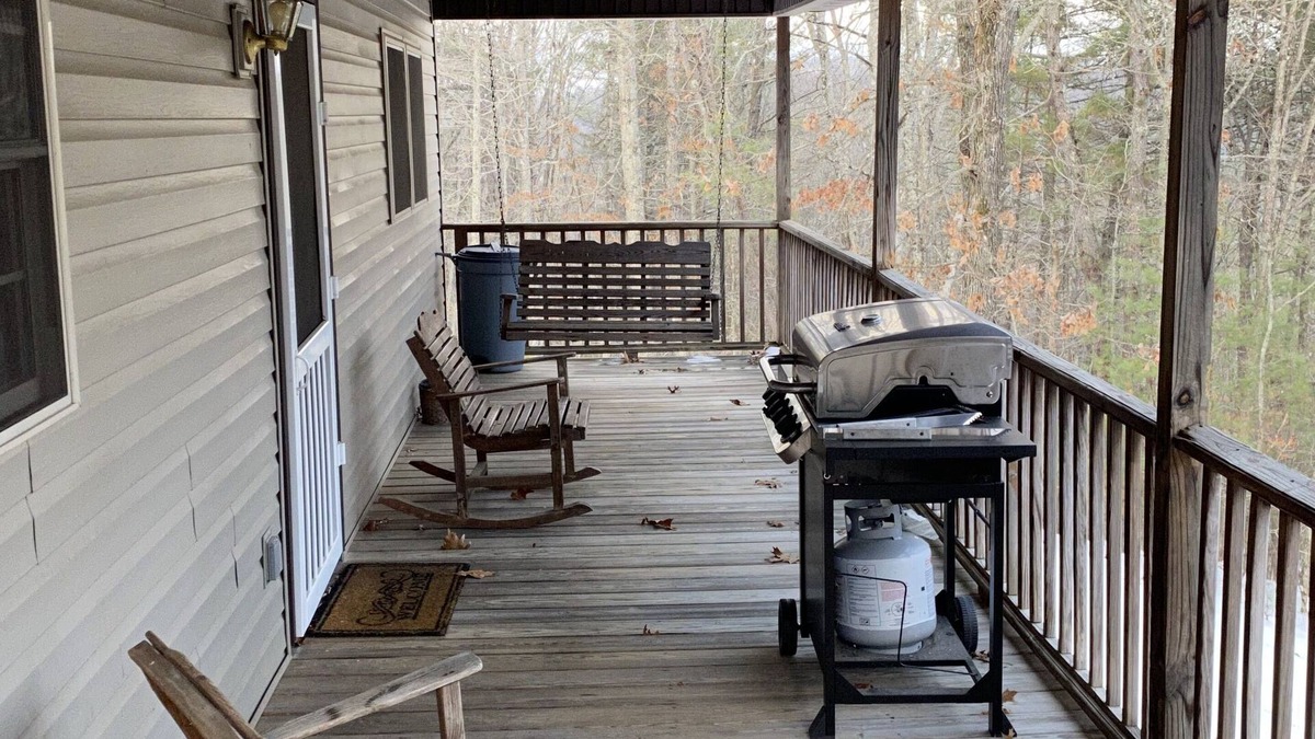 Fries Cabin | Cabin 6 Fall asleep to the sound of the New River's Song