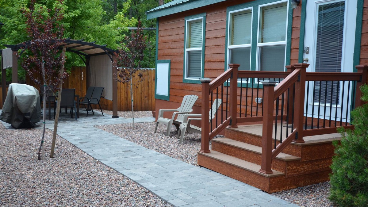 Christopher Creek Cabin | Cabin #6 is a 2 bedroom, 1 & 1/2 bath, 2-flat screen tv's. Overlooks the creek.