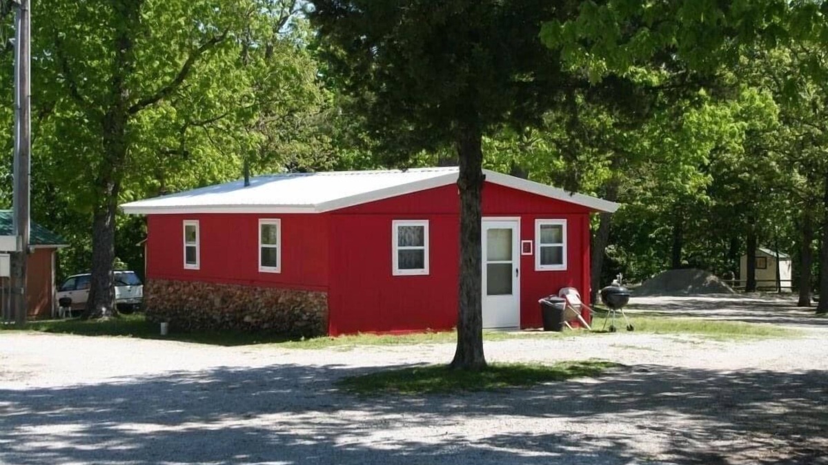 Warsaw Cabin | Cabin 6 - Reel and Trigger