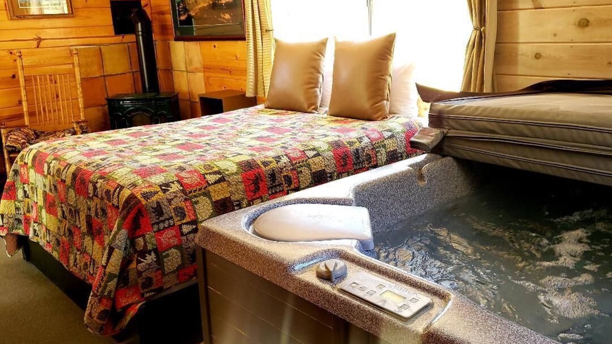 Payson Cabin | CABIN #6 -SWEETHEART'S COTTAGE (JACUZZI & FIREPLACE)