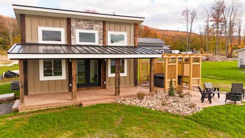 Timberline House | Cabin 7 (1-Bed, Modern-Luxury w. Hot Tub)