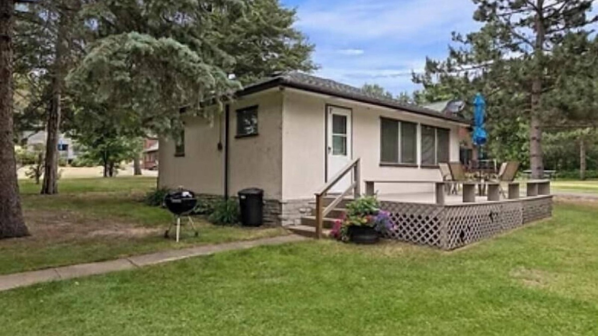 Pine River Apartment | Cabin 7 at Heath's Resort