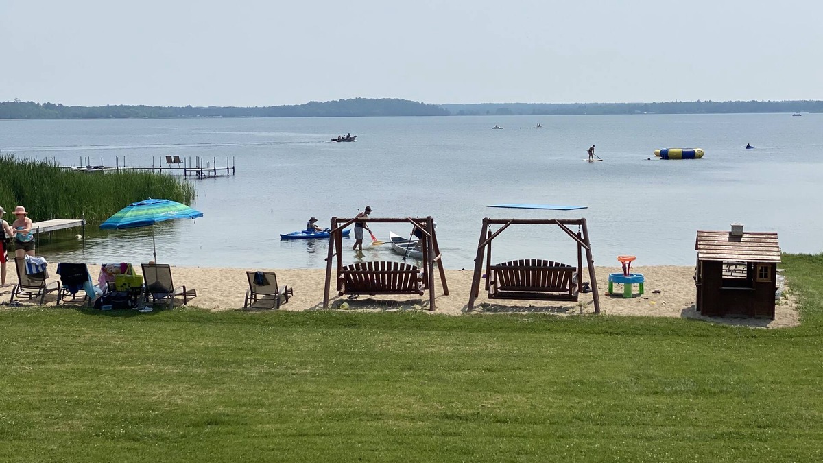 Hines Apartment | Cabin 8, 4 Bd Lakefront Deck Overlooking Beach Resort Amenities Pet Friendly