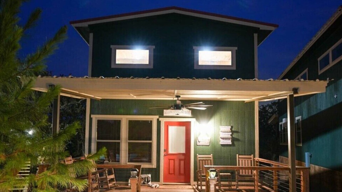 Bridgeport Cabin | Cabin 8 - CampQYB- Modern Lux Cabin, Hot Tub, FirePit, Sauna