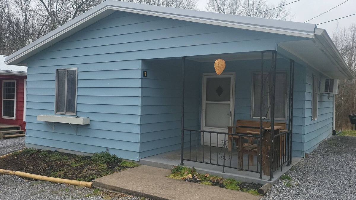 Cadiz Cabin | Cabin 8 Fish Island Resort Cozy stand alone cabin close to Lake Barkley