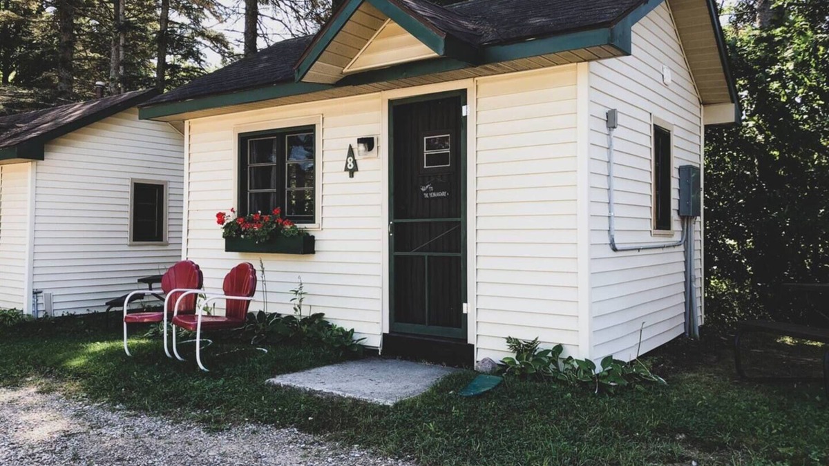 Cadillac Cabin | Cabin #8 - The Hemingway