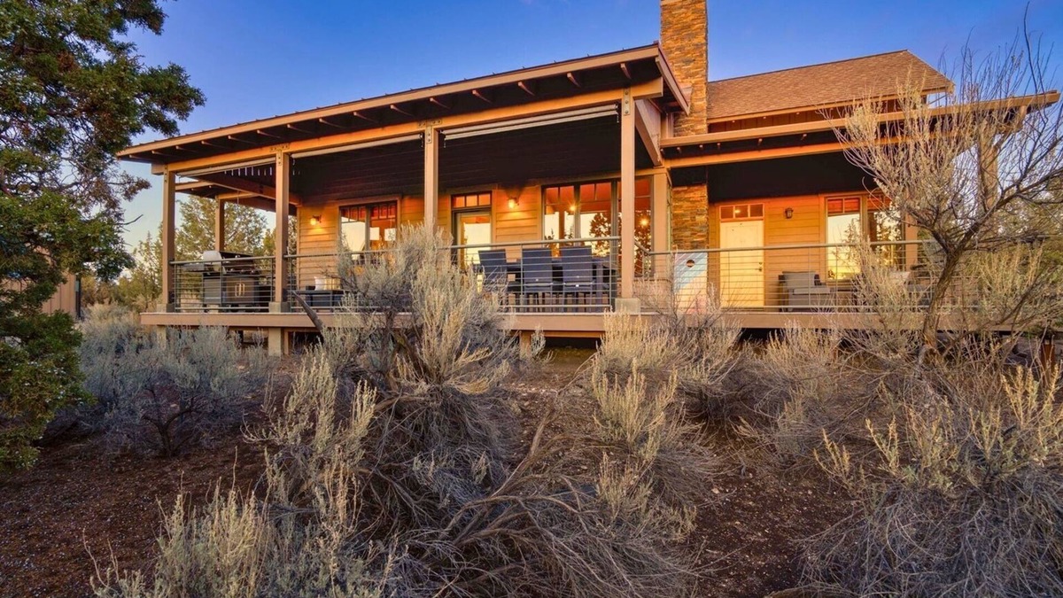 Powell Butte Cabin | Cabin 89 at Brasada Ranch: 2bd, Hot Tub, & Modern Rustic Comfort!