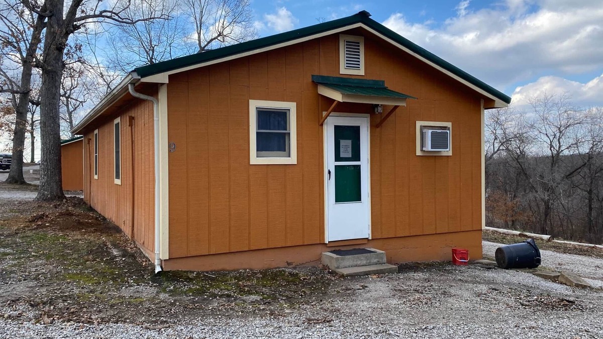 Warsaw Cabin | Cabin 9 - Reel and Trigger
