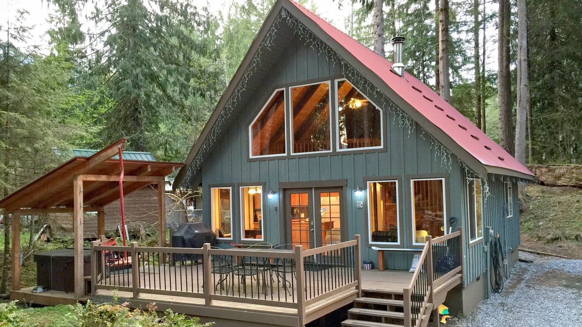 Glacier Cabin | Cabin 99 is a Charming Cabin with a hot tub and Pet Friendly