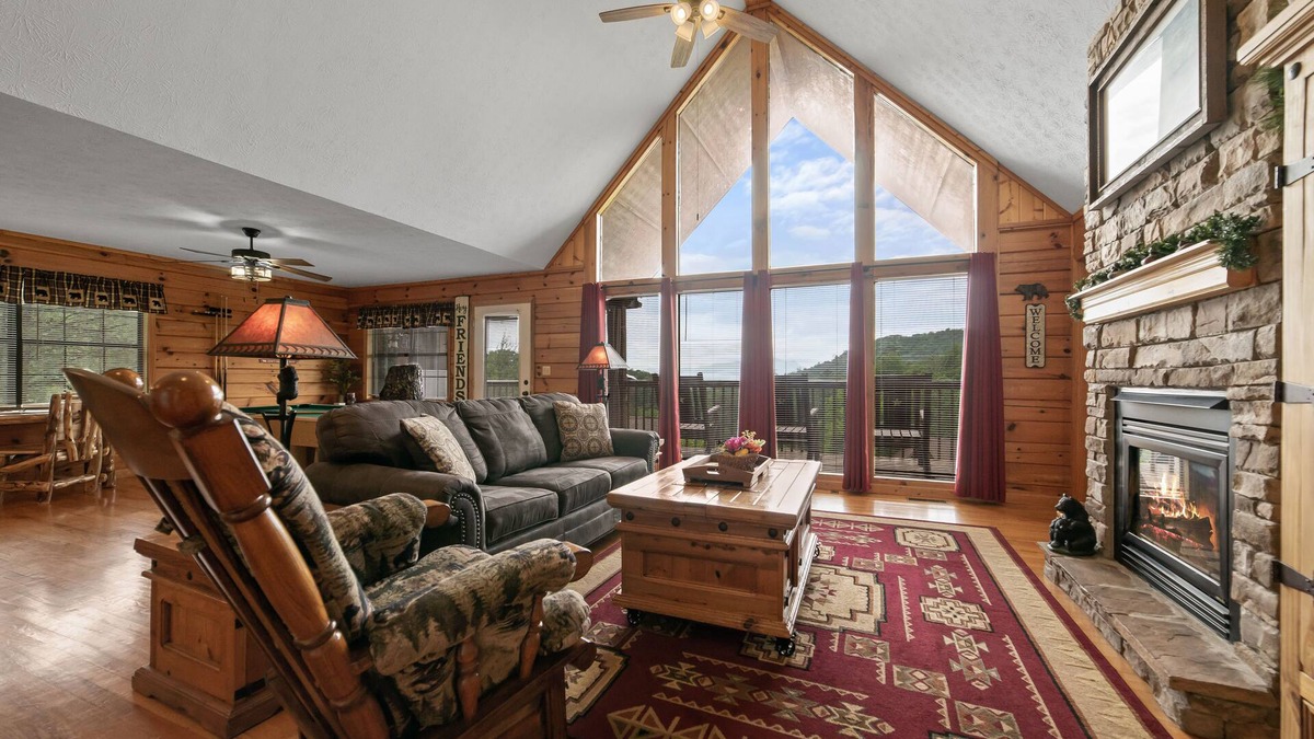 Sevierville Cabin | Cabin-Amazing View-Resort Pool-Hot Tub-Minutest to Dollywood-Spacious home!
