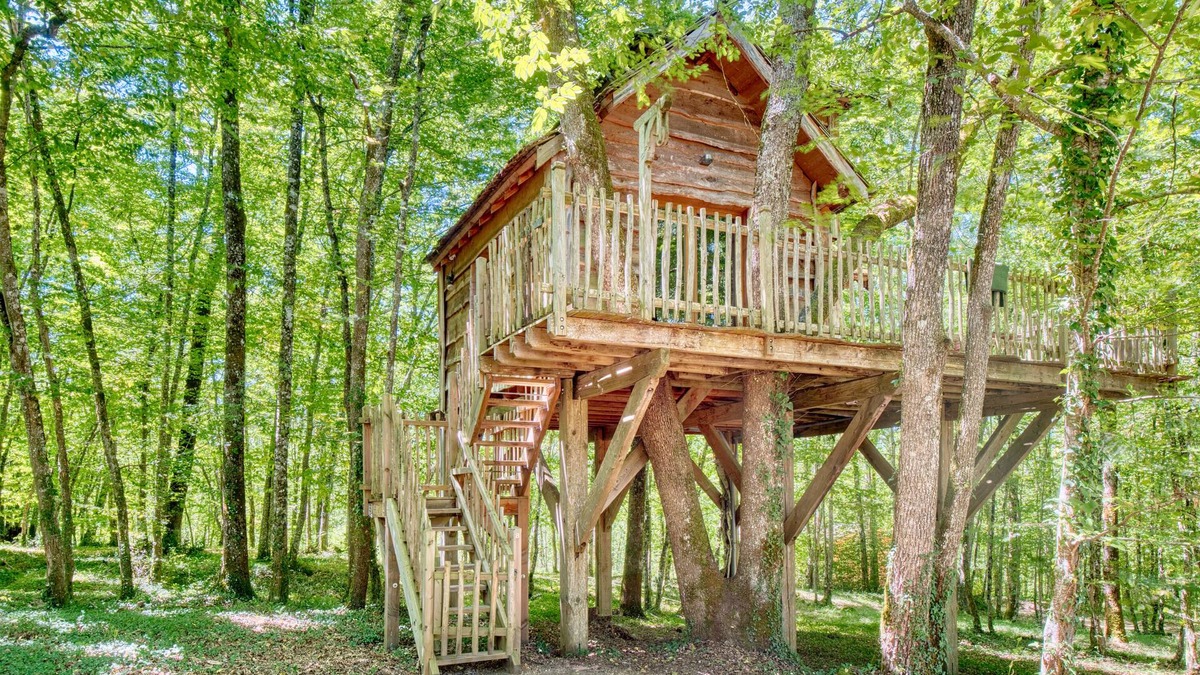 Monsac Cabin | Cabin 'Amicie' with Private Terrace, Shared Garden and Balcony