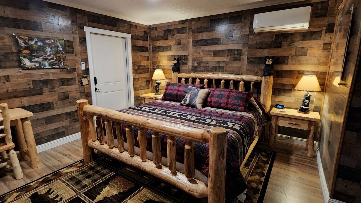 Rocky Grove Apartment | Cabin Apt 20min to Gatlinburg across from Ntl Park GameRoom+FirePit+Pet Friendly
