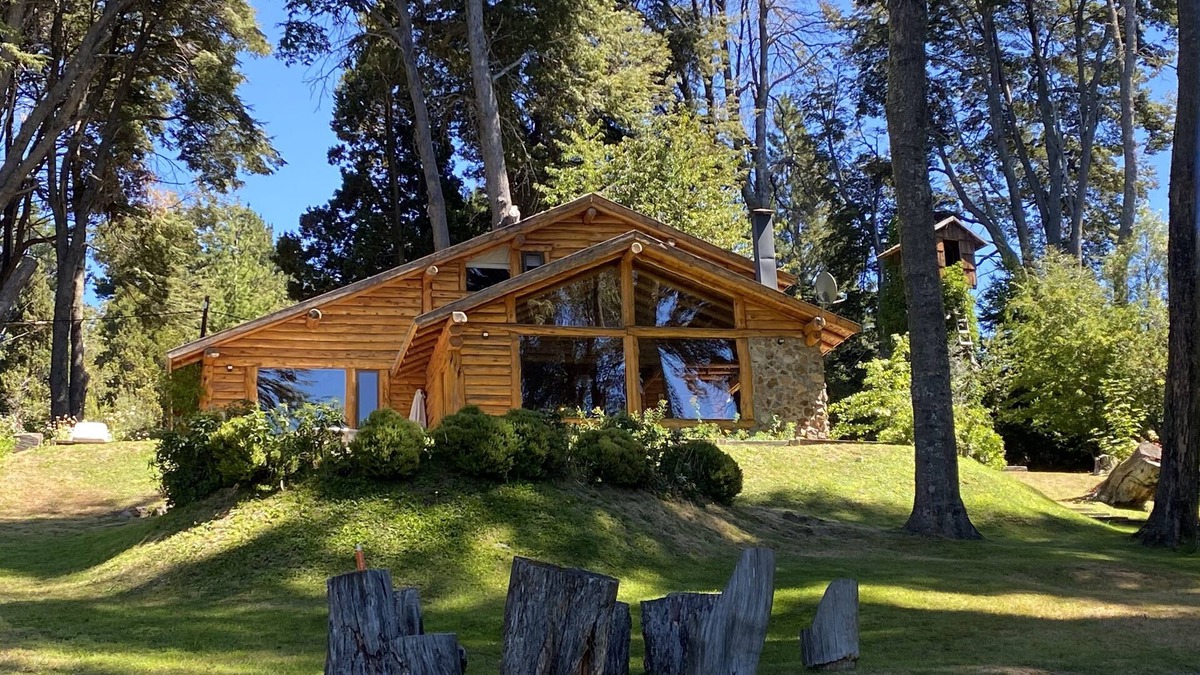 Llao Llao House | Cabin with coastline on Lake Morenito. PEACE, TRANQUILITY AND FAMILY