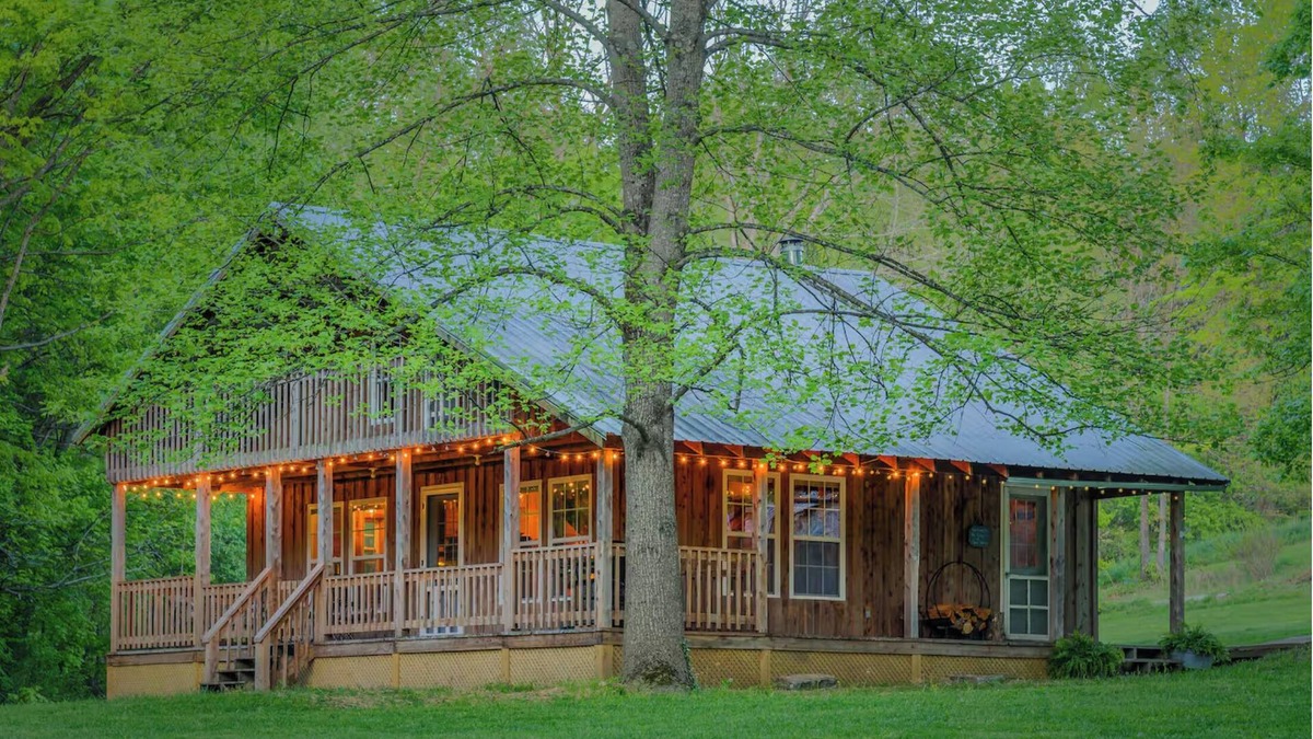 Elizabethtown Cabin | Cabin at Calico Springs - Bluegrass and Bourbon