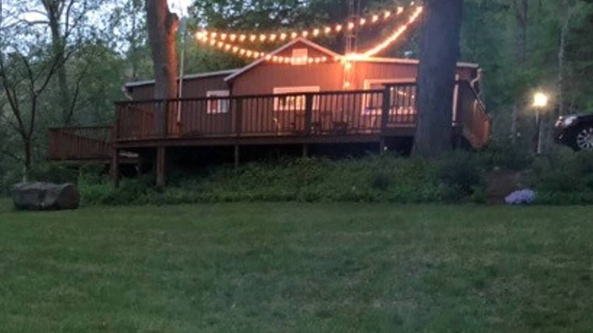 Howard House | Cabin at the river of the little owls! 2 bedroom cottage directly on the river.