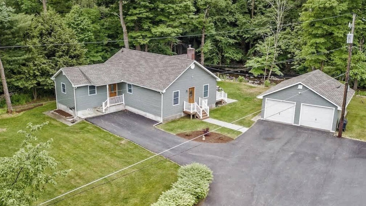 Tannersville Cottage | Cabin by the Creek with private creek access -
