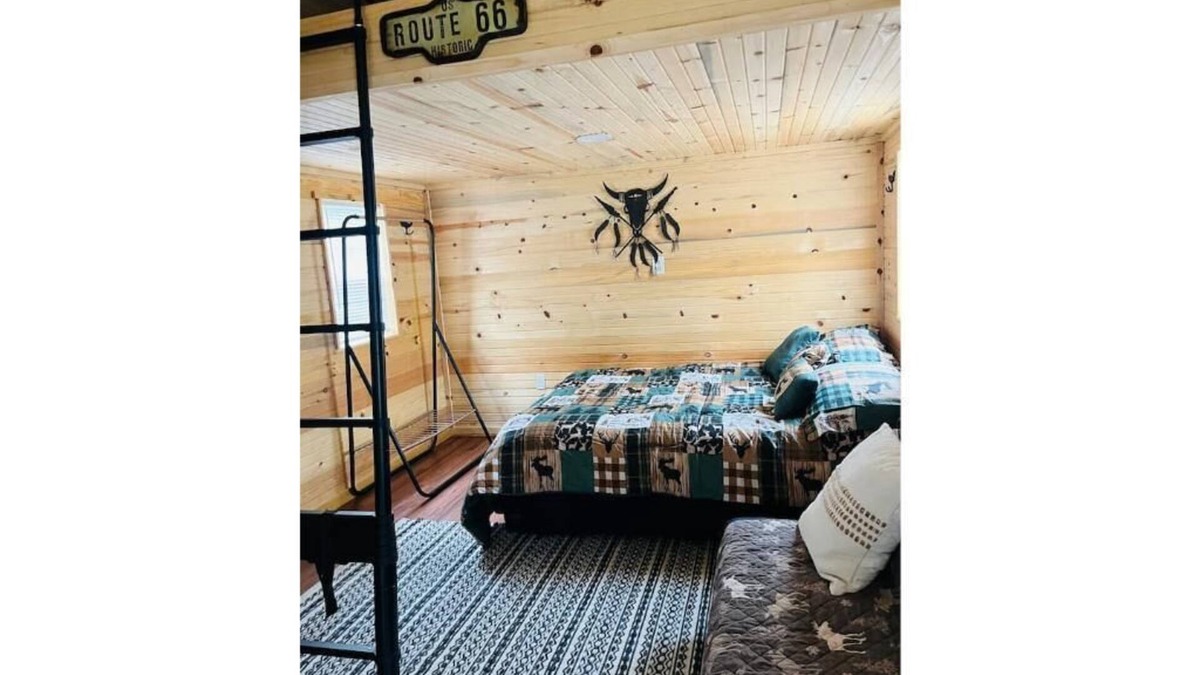 Tavares Cabin | Cabin by the Water Escape - Bring Your Boat!