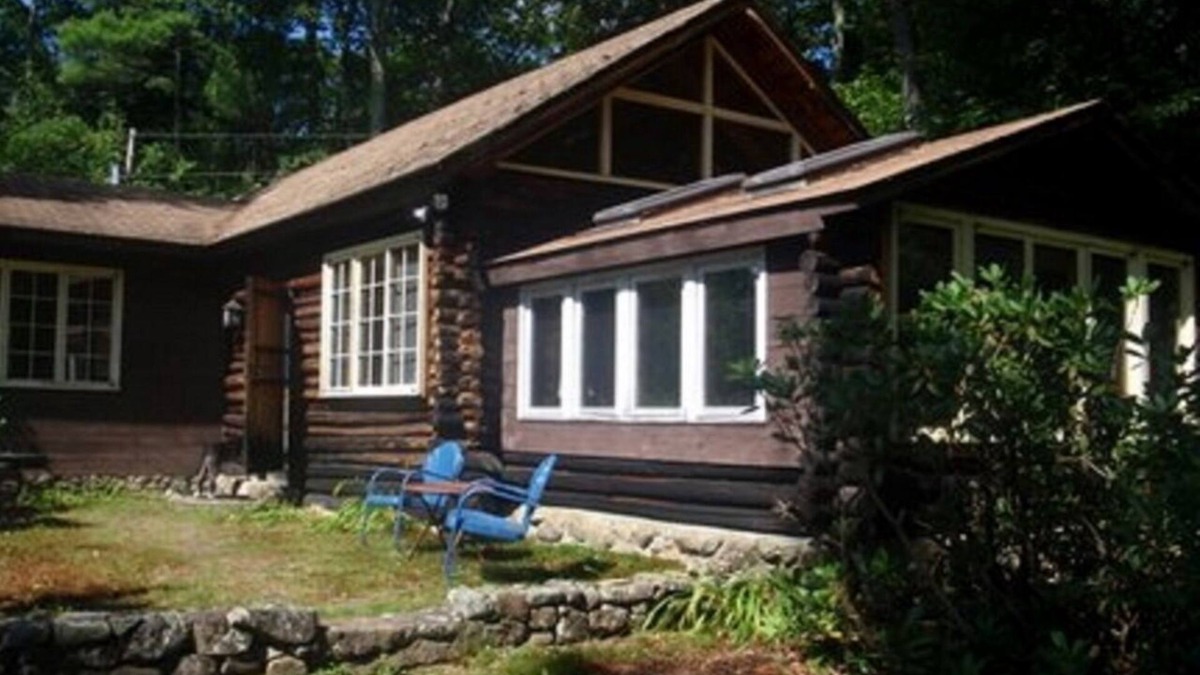 Tamworth Cabin | Cabin by the Woods - Next to Whiteface Hollow Wedding Venue