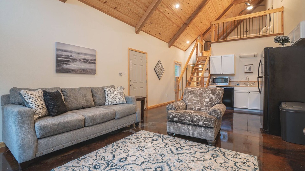 Royal Cabin | Cabin C at Safe Harbor Brady Mountain on Lake Ouachita!